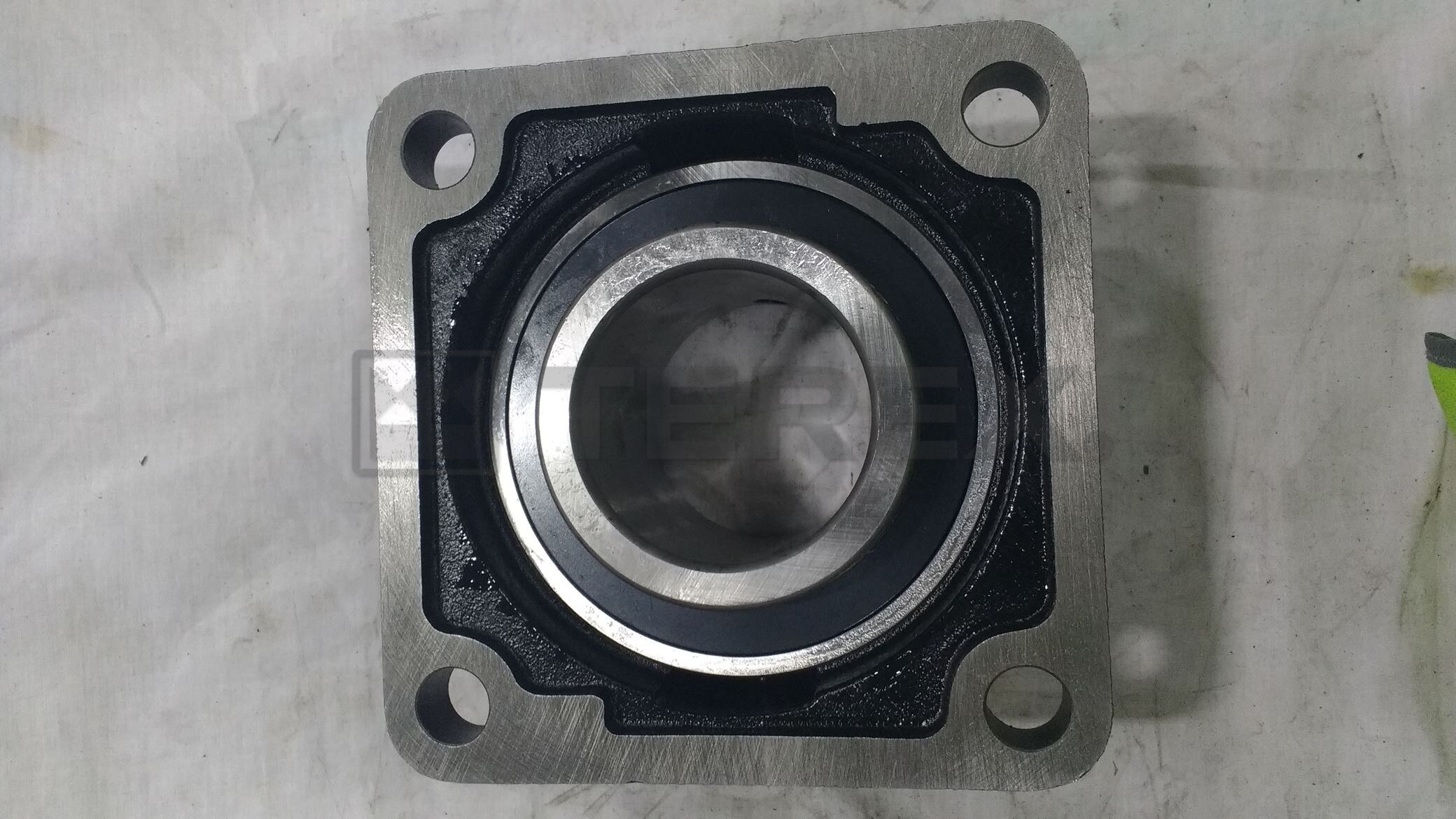 FLANGE BRG (APRON FEEDER)