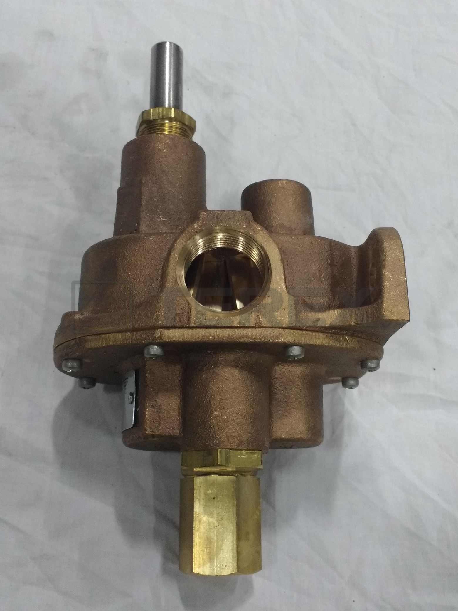 MOUNT W/PUMP CW INTEG RELIEF VALVE