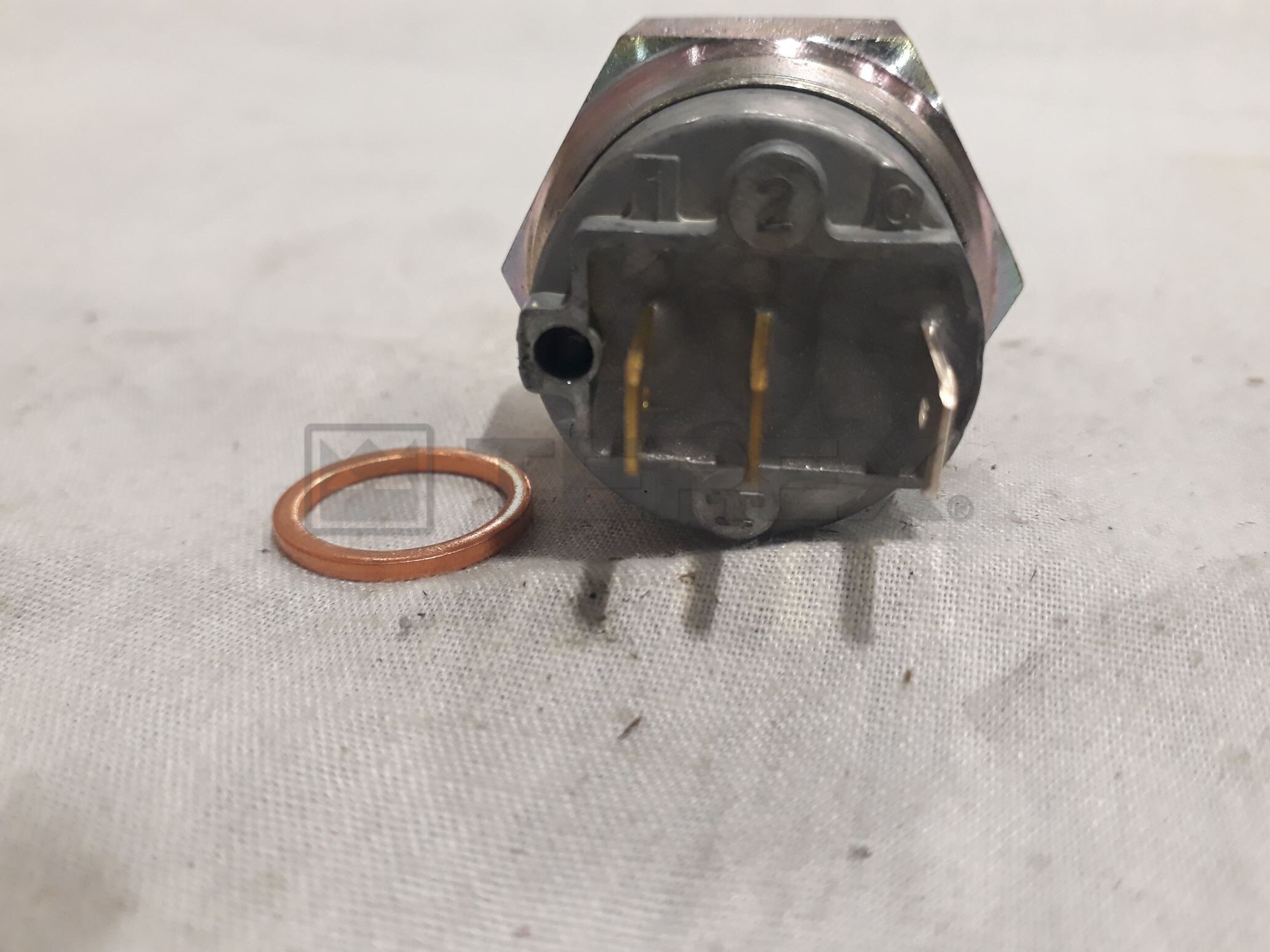 LOW OIL PRESSURE SWITCH (DEUTZ 1012C) (BJ)