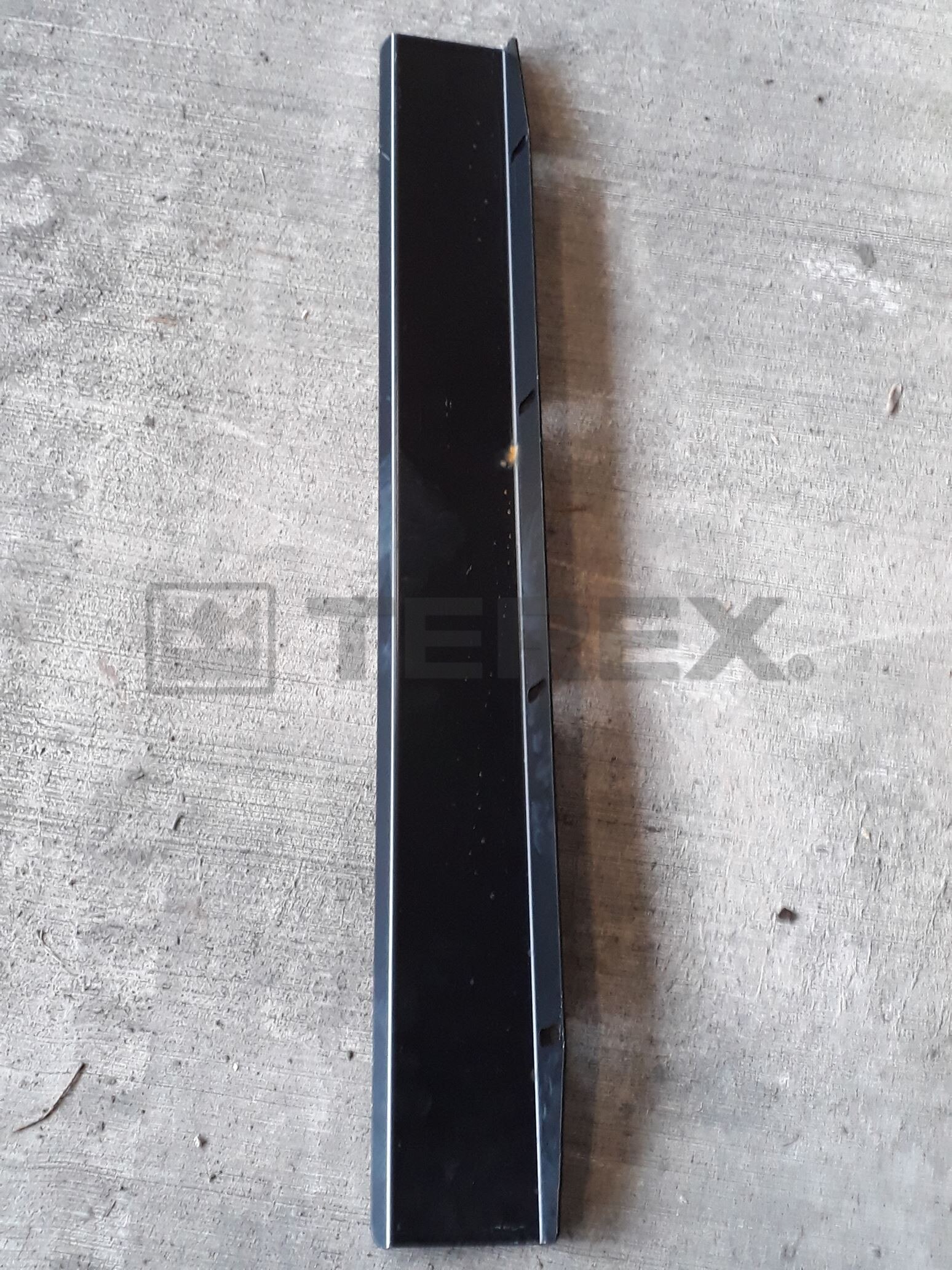 1400 MAIN CONV TAIL DRUM SCRAPER