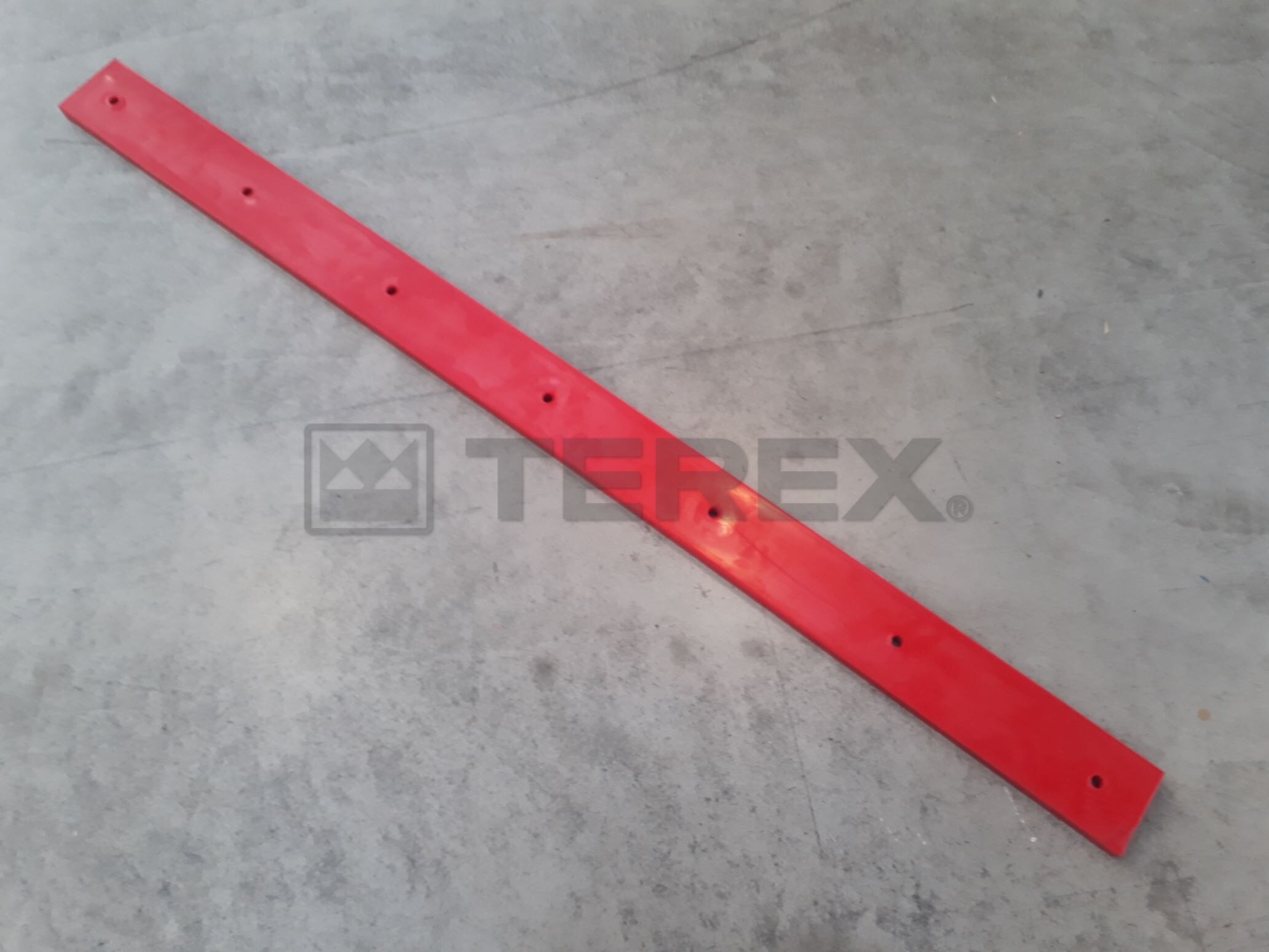 CONVEYOR BELT CLEANER STRIP