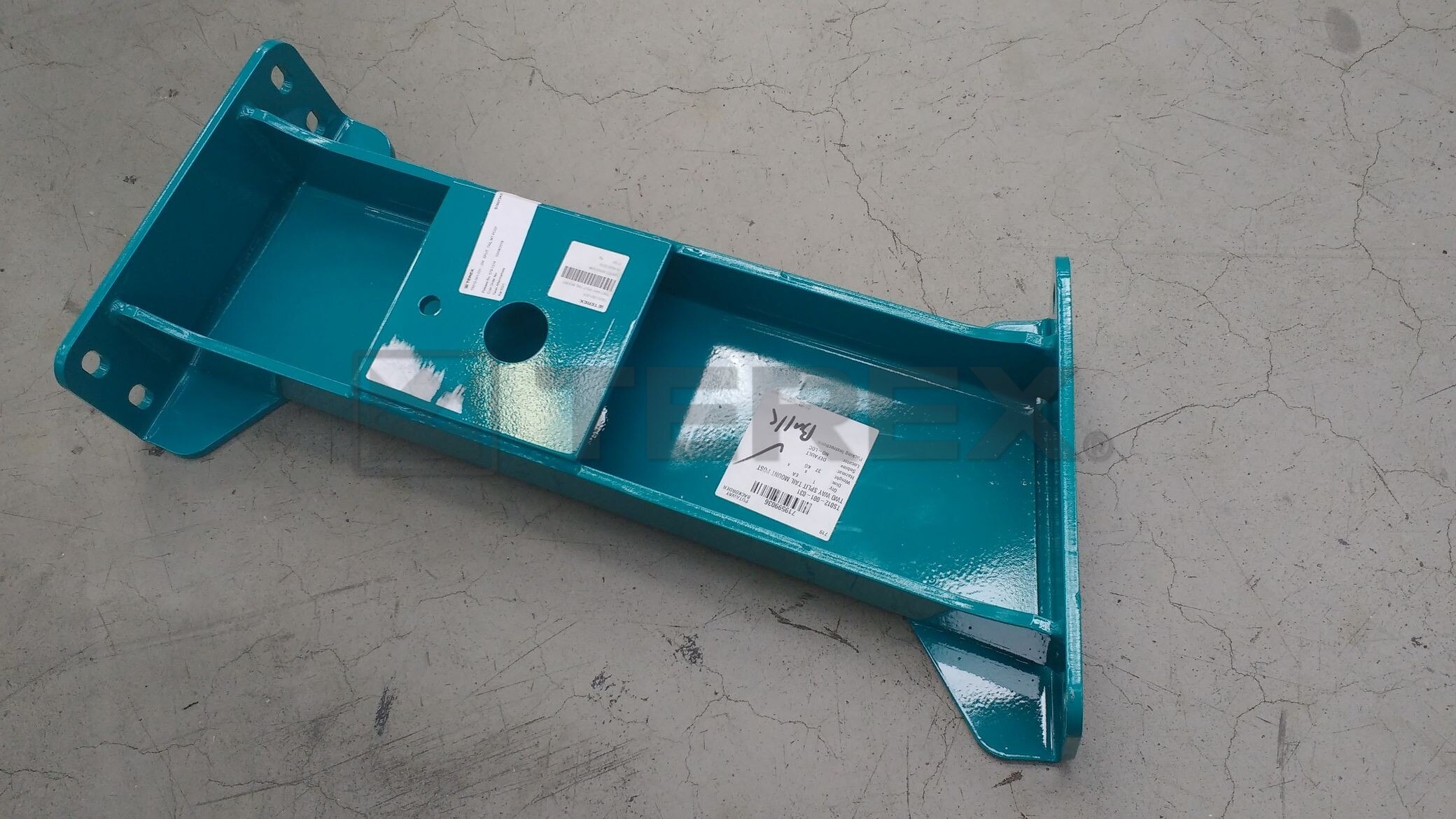 TWO WAY SPLIT TAIL MOUNT POST